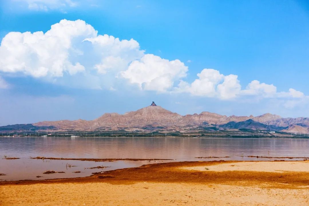 乌海,城市变迁中的反思与启示